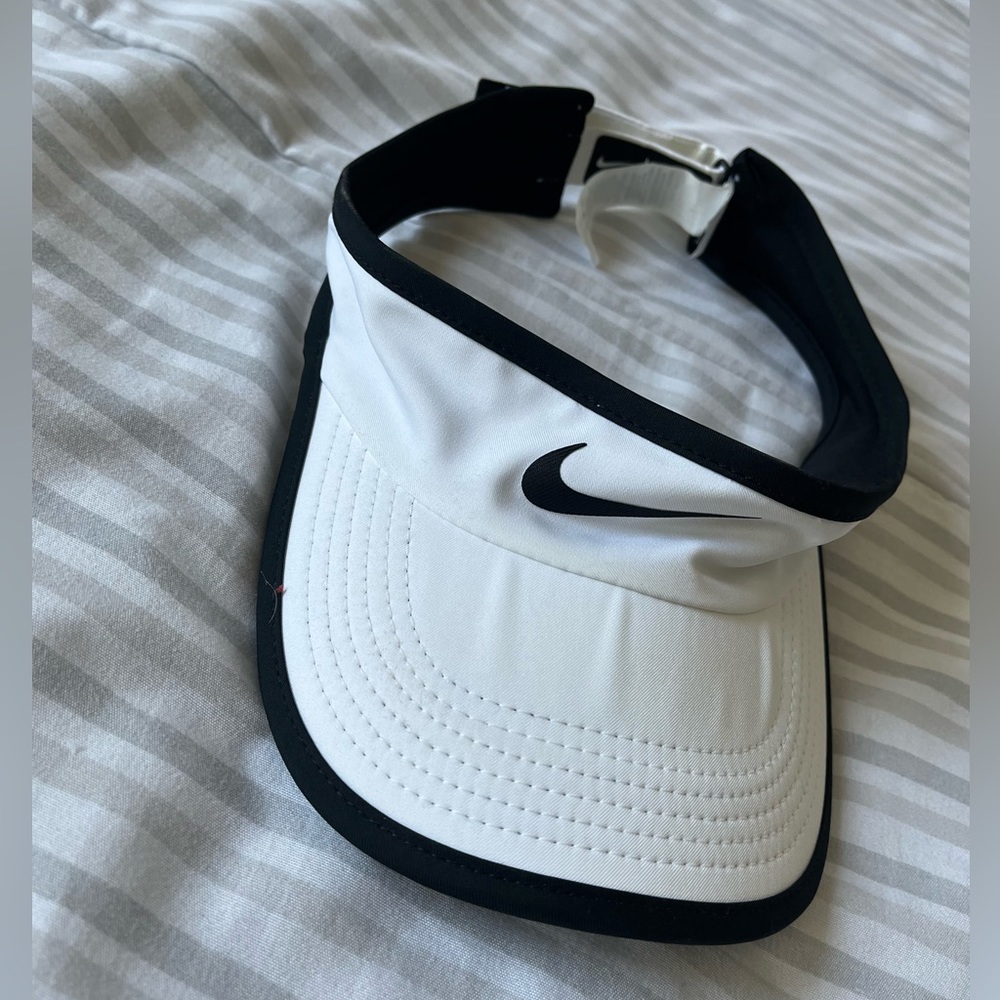 NIKE visor 🤍